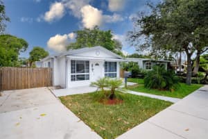 132 Sw 2nd Ave Hallandale Beach, FL 33009 - MLS#A11971840