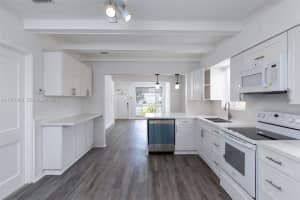 132 Sw 2nd Ave Hallandale Beach, FL 33009 - MLS#A11971840