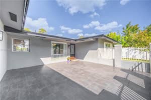 2121 Ne 62nd St Fort Lauderdale, FL 33308 - MLS#A11971947