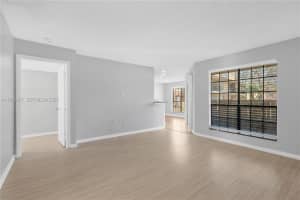 8613 Mallard Reserve Dr 102 Tampa, FL 33614 - MLS#A11972037