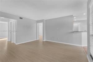 8613 Mallard Reserve Dr 102 Tampa, FL 33614 - MLS#A11972037