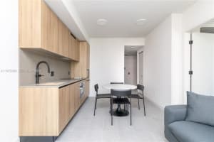 121 Northeast 5th Street 510 Miami, FL 33132 - MLS#A11972096