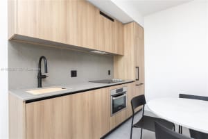 121 Northeast 5th Street 510 Miami, FL 33132 - MLS#A11972096