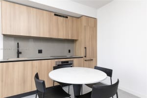 121 Northeast 5th Street 510 Miami, FL 33132 - MLS#A11972096