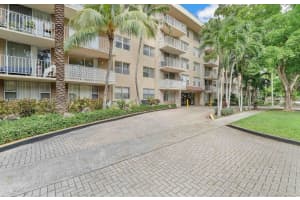 1805 Sans Souci Blvd 429 North Miami, FL 33181 - MLS#A11972207