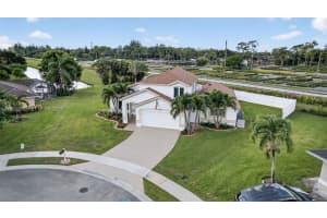112 Camelot Ct, Royal Palm Beach