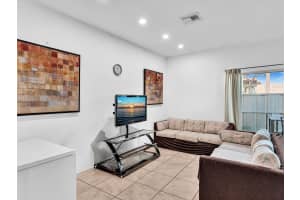 23 Se 3rd Ave Hallandale Beach, FL 33009 - MLS#A11972469