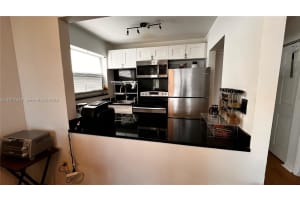 1990 Marseille Dr 407, Miami Beach