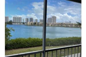 2861 Leonard Dr F301, Aventura