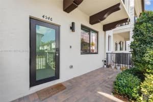 4546 Nw 83rd Ave 4546 Doral, FL 33166 - MLS#A11972563