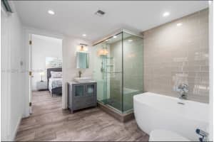 811 N Highland Dr Hollywood, FL 33021 - MLS#A11972571