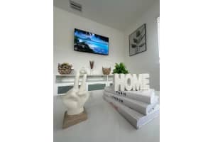 104 Nw 9th St 3 Hallandale Beach, FL 33009 - MLS#A11972818