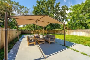 11080 Peachtree Dr Miami, FL 33161 - MLS#A11972878