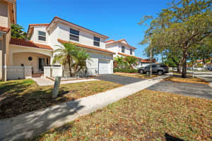 1026 Sw 180th Ter Pembroke Pines, FL 33029 - MLS#A11972949