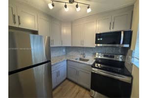 707 S 19th Ave 2 Hollywood, FL 33020 - MLS#A11972977