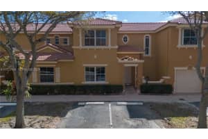 8520 Nw 139th Ter, Miami Lakes