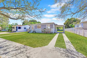 2462 Washington St Hollywood, FL 33020 - MLS#A11973119