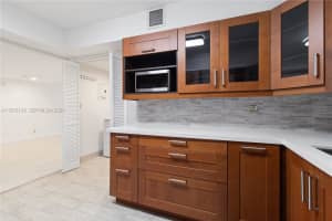 16401 Golf Club Rd 102 Weston, FL 33326 - MLS#A11973138