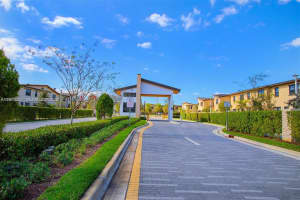 10521 Nw 81st Ter Doral, FL 33178 - MLS#A11973247