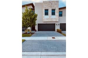 10521 Nw 81st Ter Doral, FL 33178 - MLS#A11973247