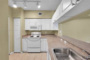 17150 N Bay Rd 2210 Sunny Isles Beach, FL 33160 - MLS#A11973277