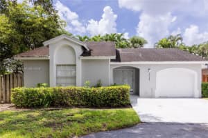 10121 Nw 51st Ln Doral, FL 33178 - MLS#A11973425
