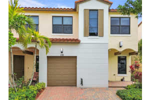 135 Nw 209th Trl, Pembroke Pines
