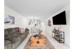 901 Colony Point Circle 304, Pembroke Pines