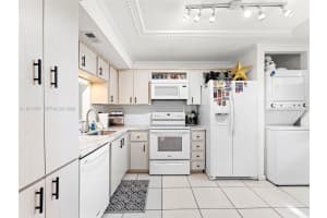 901 Colony Point Circle 304 Pembroke Pines, FL 33026 - MLS#A11973507