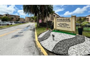 8889 Fontainebleau Blvd 201 Miami, FL 33172 - MLS#A11973604