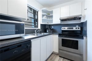 8889 Fontainebleau Blvd 201 Miami, FL 33172 - MLS#A11973604