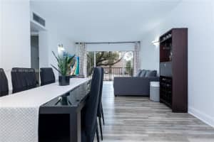 8889 Fontainebleau Blvd 201 Miami, FL 33172 - MLS#A11973604