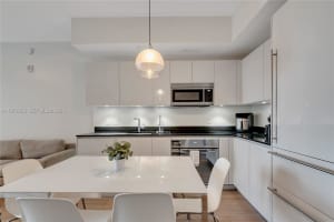 1010 Brickell Ave 3510 Miami, FL 33131 - MLS#A11973636