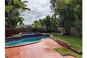 550 Ne 174th St, North Miami Beach