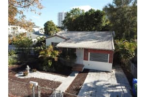 2750 Sw 26th St, Miami