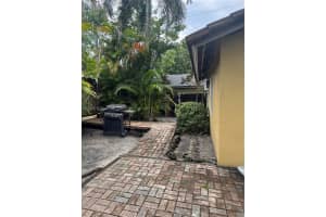 MLS# A11973835, Hollywood, Florida 33020