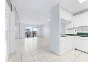 8005 Lake Dr 408 Doral, FL 33166 - MLS#A11973913