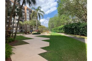 1400 Saint Charles 313 Pembroke Pines, FL 33026 - MLS#A11973938