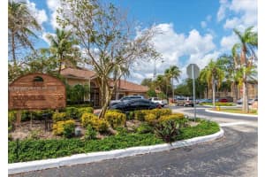 302 Palm Cir W, Pembroke Pines, FL 33025, - MLS#A11974027