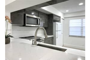1001 Sw 128 Ter #406b, Pembroke Pines