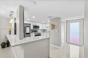 811 S Hollybrook Dr APT 208, Pembroke Pines, FL 33025, - MLS#A11974060