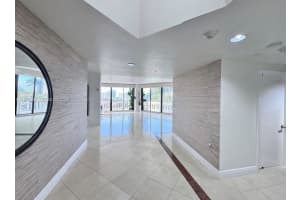 2000 Island Blvd 606, Aventura