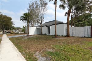 4940 Sw 94th Way Cooper City, FL 33328 - MLS#A11974293