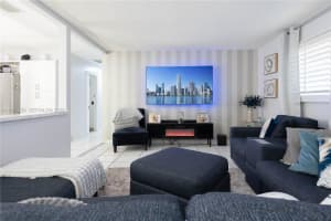 5640 Hayes St 5640 Hollywood, FL 33021 - MLS#A11974330