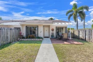1064 E Lakes Dr, Deerfield Beach