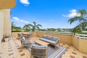 20191 E Country Club Dr 407, Aventura