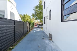 3665 Sw 16th St 3665 Miami, FL 33145 - MLS#A11974424