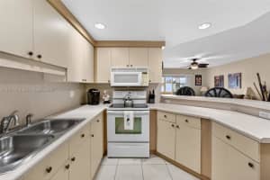 4401 Crystal Lake Dr 101 Deerfield Beach, FL 33064 - MLS#A11974440