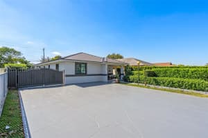 42 W 44th St Hialeah, FL 33012 - MLS#A11974483