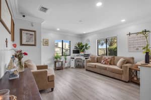 42 W 44th St Hialeah, FL 33012 - MLS#A11974483